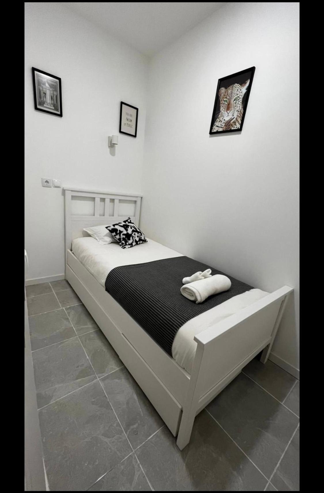 Apartamento Conde Do Redondo Lisbon Bagian luar foto